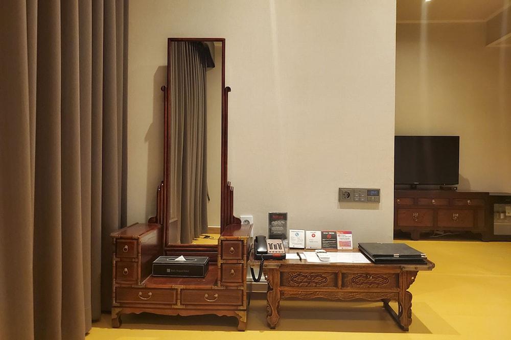 เอลดิส รีเจ้นท์ โฮเต็ล โรงแรม